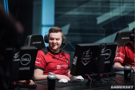 Corn的Yone完全压制了 Cool 的Akali，成功反击了 LetMe 的队伍，击败了 Mlxg 的队伍。